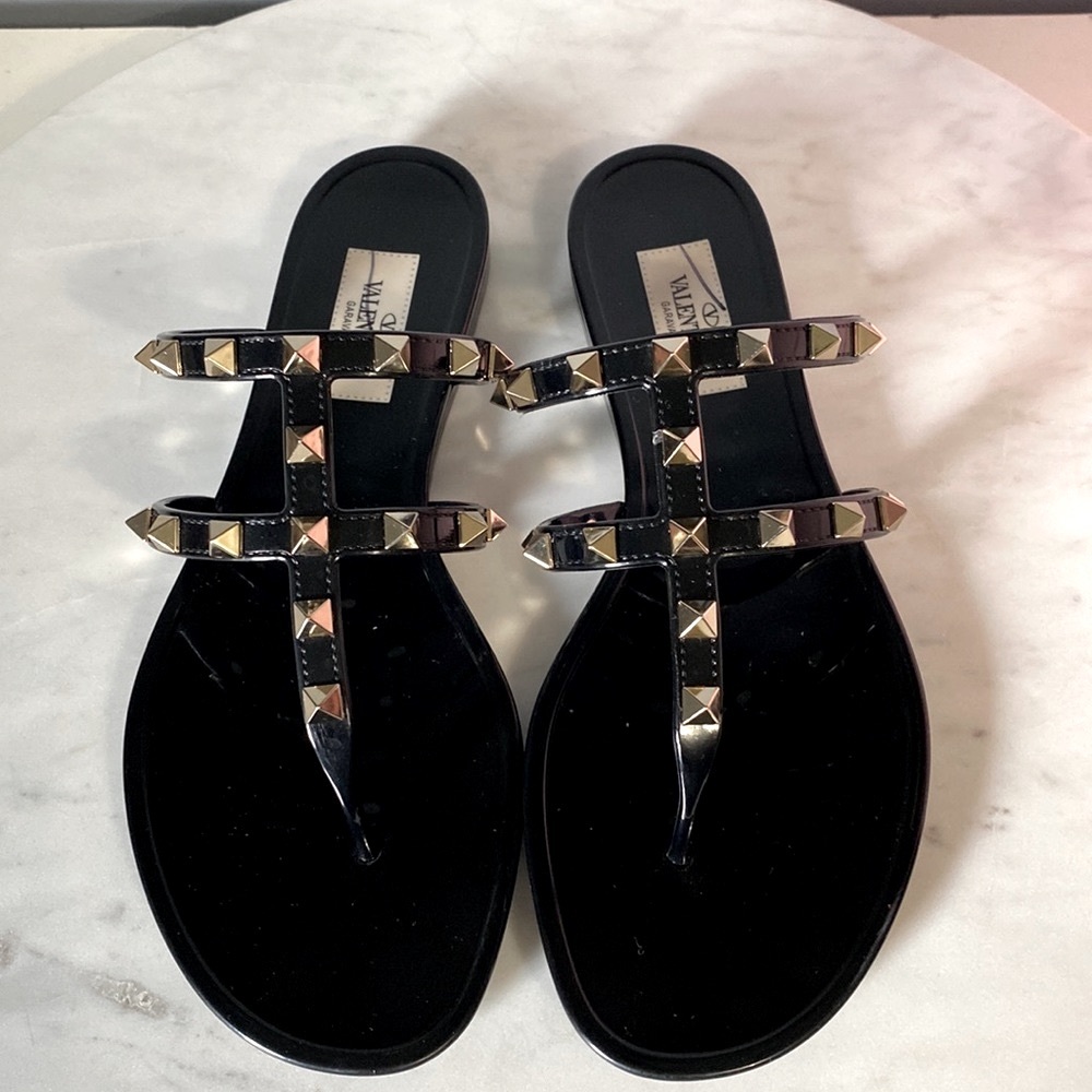 Valentino Garavani ROCKSTUD FLAT RUBBER SANDAL size 37